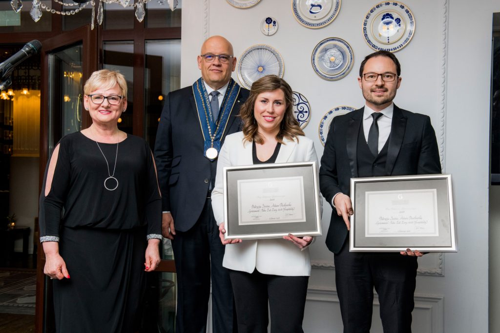 M. Włodarczyk (Thermomix), M. Dobrzyniecki oraz P. Siwiec i A. Pawłowski - autorzy nagrodzonej książki "Gościnność"